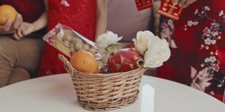 中国家庭制作农历新年礼品篮