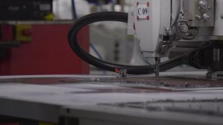 工厂里的缝纫机视频素材模板下载