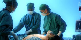 外科医生和外科团队在紧急外科诊所为亚洲病人动手术