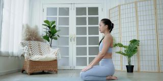 瑜伽亚洲妇女练习瑜伽姿势在她的静修或健身房，保健概念，锻炼