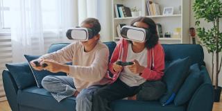 快乐的青少年朋友戴着vr眼镜一起享受视频游戏，青春休闲