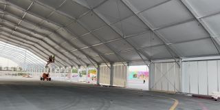 安装40 - 120米大帐篷，阳光充足，适合各种活动
