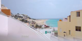 在西班牙Fuerteventura的Morro Jable城市景观慢镜头120fps