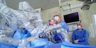 用于手术操作的机器人技术。医院医用外科机器配机器人外科系统