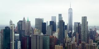 纽约的高楼大厦高耸入云。著名的无与伦比的城市在所有的荣耀。