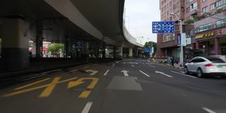 实时汽车在高架公路上行驶，上海，中国