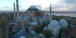 阿亚索菲亚博物馆空中镜头在黎明，伊斯坦布尔老城，oe01