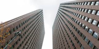 现代建筑、建筑、摩天大楼指导几何线条呈灰色