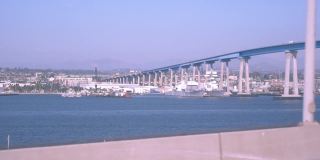 Car POV在圣地亚哥码头和桥，慢镜头180fps