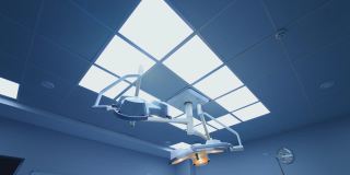手术室的医疗灯照明。诊所有许多灯的天花板。在医院的外科。