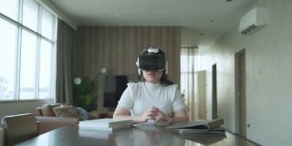 女性商务会议会议VR虚拟现实元宇宙数字世界技术AR增强现实控制演示在家工作