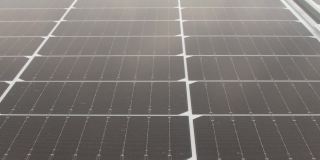 变电站的太阳能电池板收集能量
