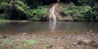 瀑布，落下的水-流动的水，流动的水，叶子蔬菜，液体