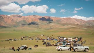 西蒙古族夏季那达慕节人群聚集的时间推移图视频素材模板下载