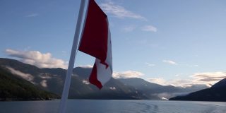 帆船渡轮上的加拿大国旗