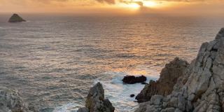 大西洋日落，布列塔尼著名的Point Pen Hir岩石海岸