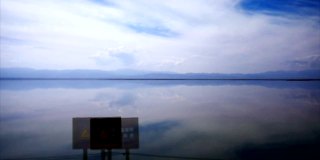 从火车上看中国茶卡盐湖