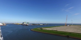 驶离荷兰的伊姆沙文港