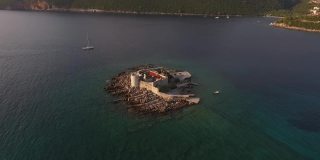 无人机拍摄的占尼克岛上的建筑