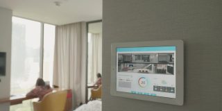 家用自动化控制器应用屏幕，展示控制所有家电设备的智能家居理念
