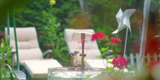 花园喷泉中的水滴，4k慢动作60帧/秒