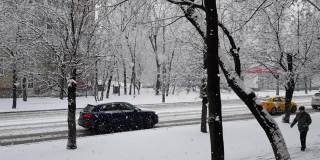 莫斯科街道上的降雪
