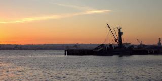 日落时的圣地亚哥码头，慢动作60帧/秒