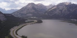 Lac Des Arc在加拿大落基山脉的弓谷