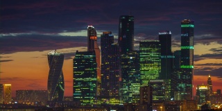 日落的天空莫斯科现代城市屋顶全景4k时间跨度的俄罗斯
