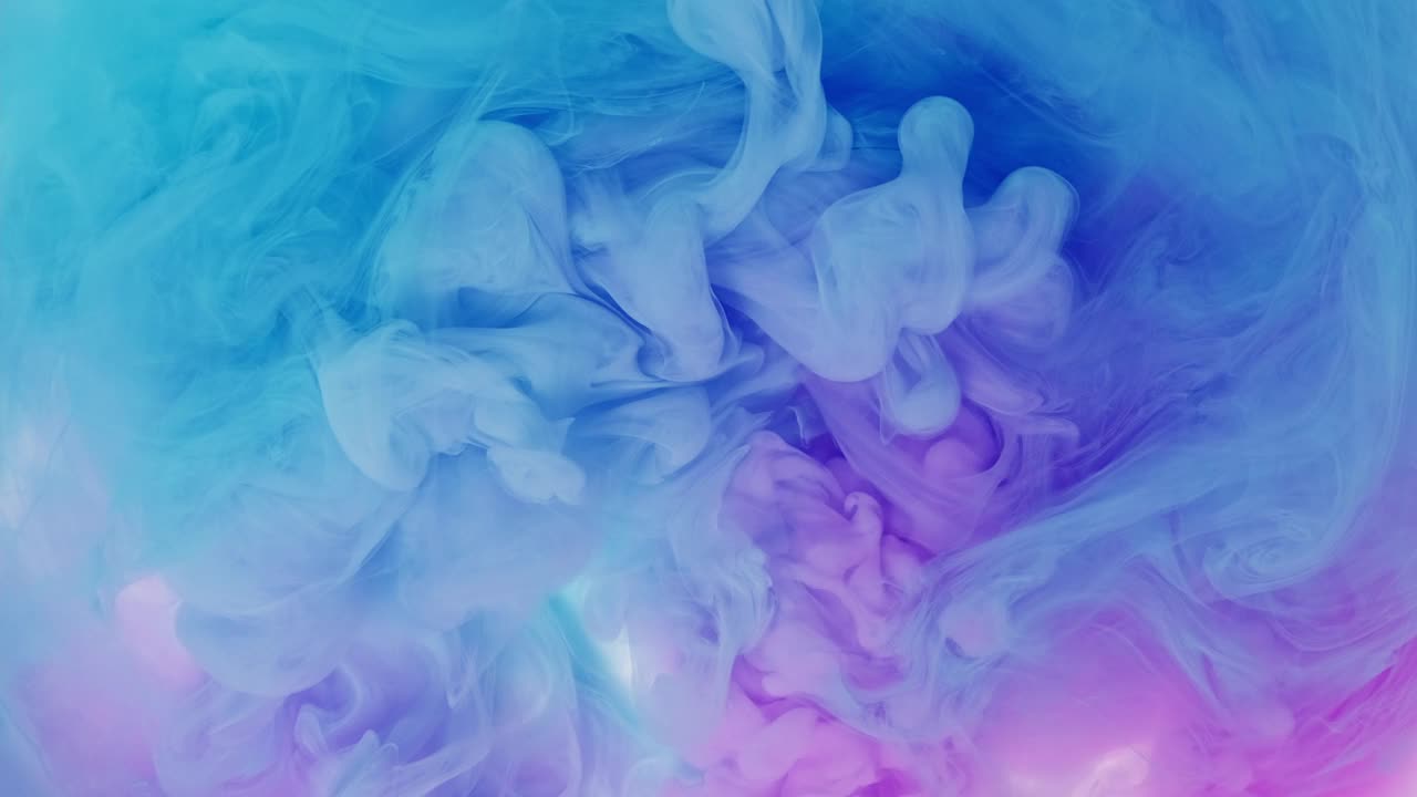 柔和的颜色蓝色紫色粉红色丙烯酸颜料下降运动在水下