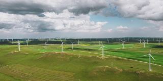 超写实和鸟瞰图的风力涡轮机农场