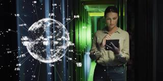 连接地球的动画超过白人女性it工程师与平板电脑由计算机服务器