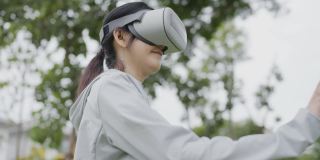 亚洲女性戴着虚拟现实头盔进行拳击锻炼