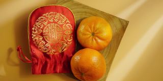 俯视图中国新年节日装饰。幸运袋和橘子