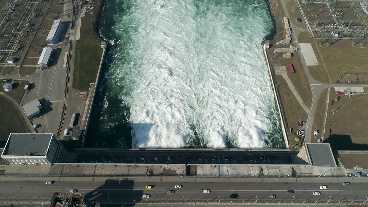 西伯利亚伊尔库茨克市安加拉河水利枢纽。可再生能源，可持续水电