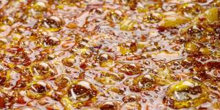 辣椒油的生产工艺，花生油和家庭烹饪中的辣椒，辣椒粉和辣椒油的混合，川菜