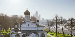 俄罗斯莫斯科，Kotelnicheskaya河堤和圣安娜概念教堂