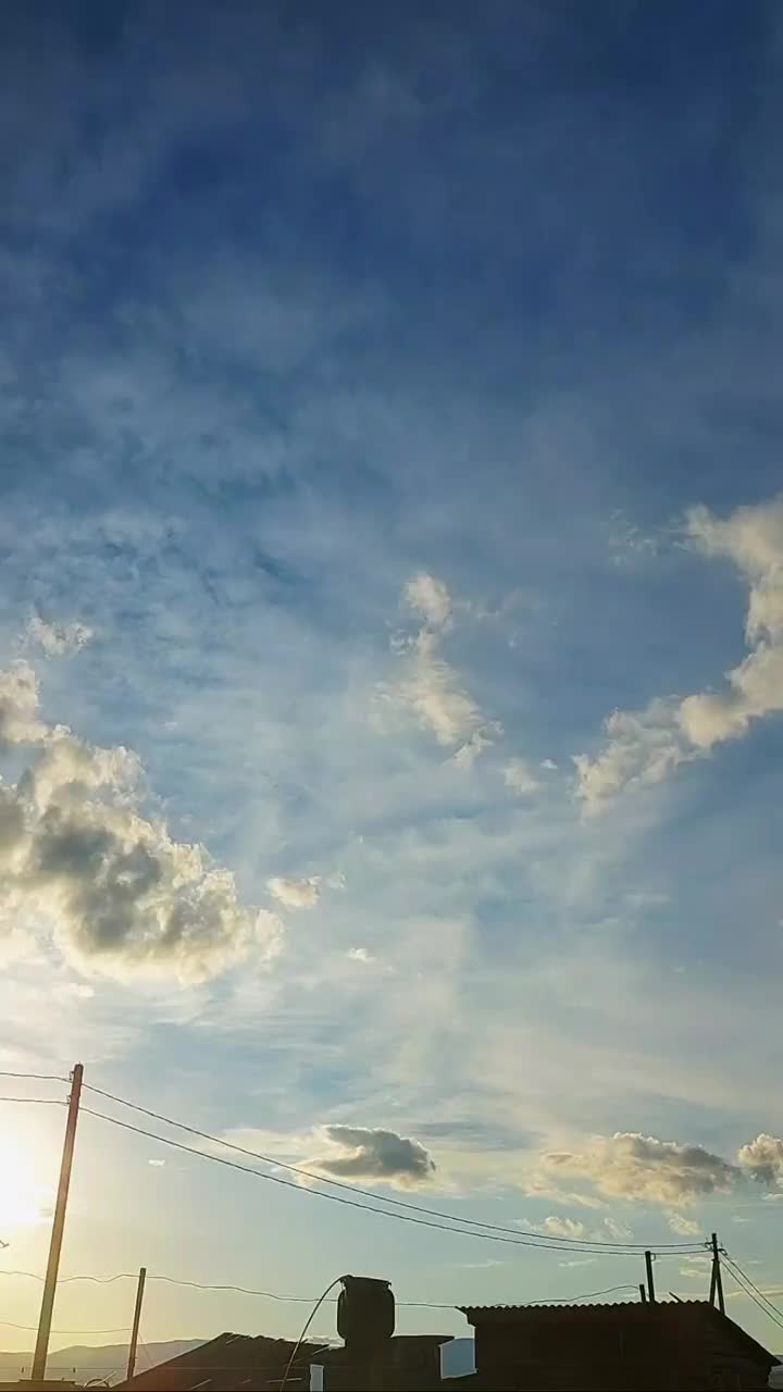 蓝蓝的天空和云朵时间流逝的视频