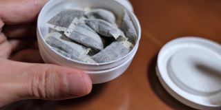 在挪威和瑞典广泛使用的湿性粉末烟草产品