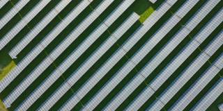 无人机拍摄的太阳能电池板。荷兰Dordrecht的太阳能公园。可再生能源。克雷斯坦区公园，4K分辨率。
