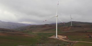 风力发电是利用可再生能源风能生产清洁能源