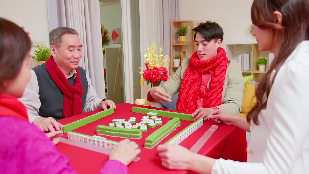 亚洲家庭打麻将