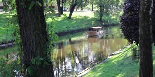 拉脱维亚里加市公园河流运河和游船