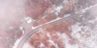 冬季道路交通的航拍画面