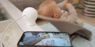 家庭安防摄像头可用于客厅，室内安防摄像头用于监控和婴儿监视器，可直接对手机进行直播