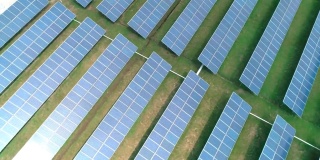 太阳能电池板的航拍轨道图农场太阳能电池。可再生绿色替代能源概念。