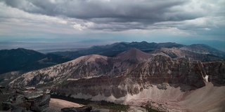 从惠勒峰向南看蛇山脉-大盆地国家公园-内华达州-夏季-延时