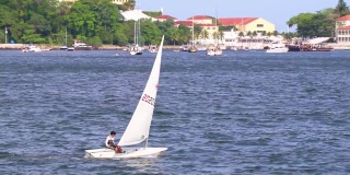 帆船和景观全景Niterói里约热内卢巴西里约热内卢。