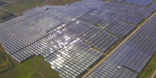 一种大型的清洁能源——太阳能。