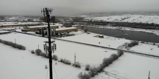 冬季5G基站的无人机镜头